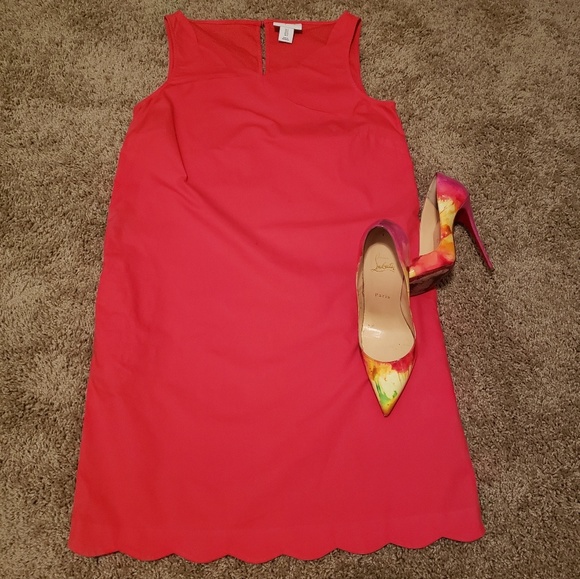Scallop hem V- Neck shift dress - Picture 2 of 4